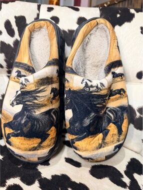Comfortable Horse Print Slip-On Slippers with Cushioned Sole